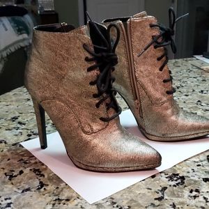 Qupid Metalic 4.5" Heeled Ankle Boots